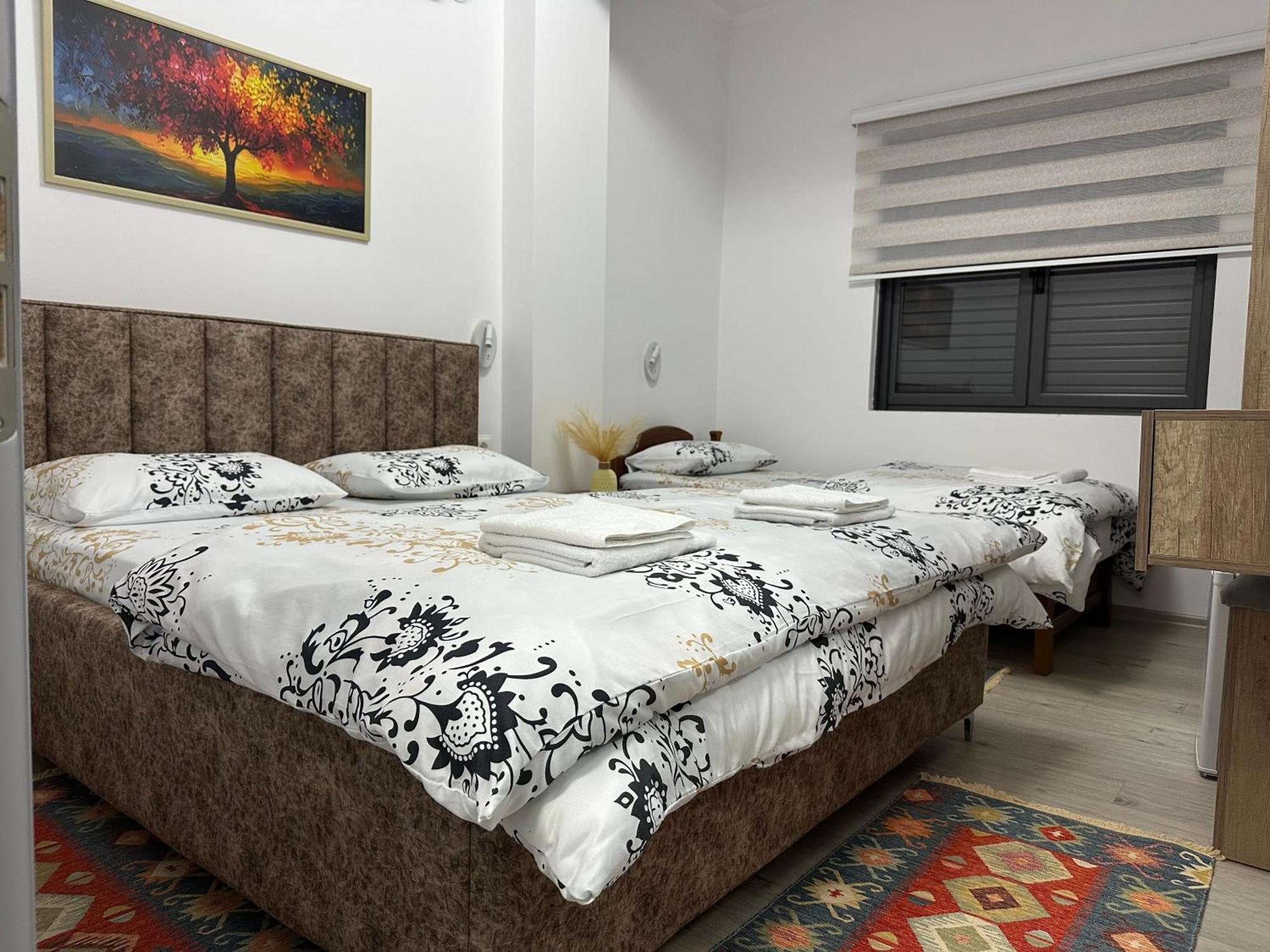 Lola'S Rooms Гірокастра Екстер'єр фото